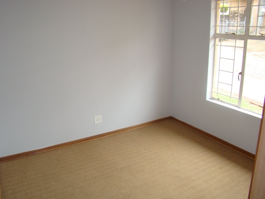 2 Bedroom Property for Sale in Langenhovenpark Free State